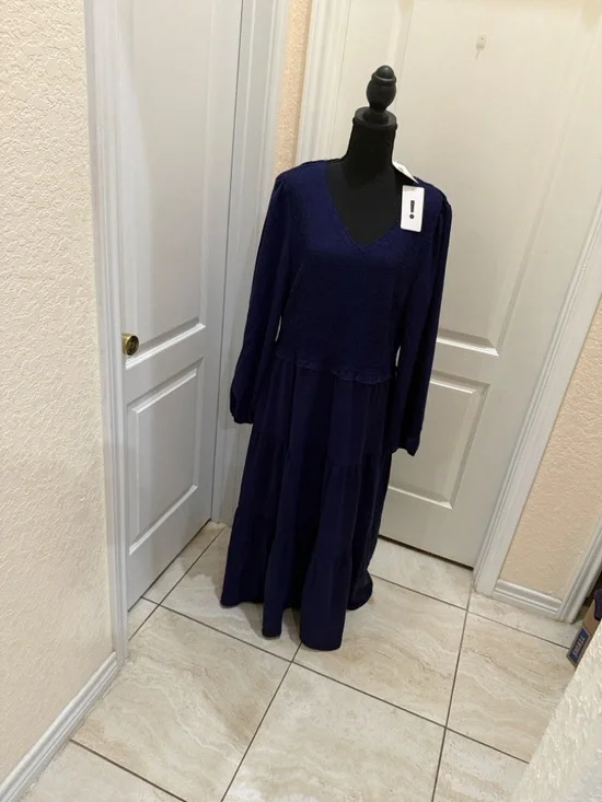 Pretty garden Long Sleeve Tiered Maxi Dress in Deep Navy - Picture 5 of 5